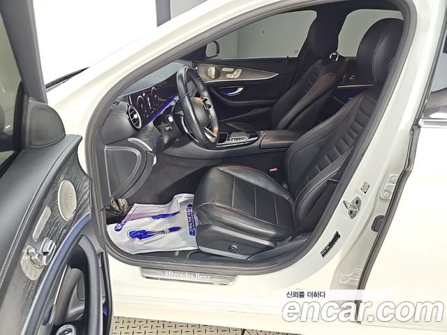 Mercedes-Benz E-Class 2022 — photo 11