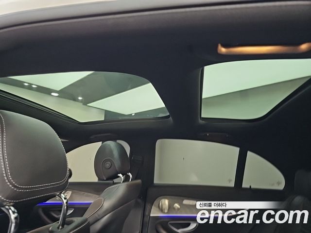 Mercedes-Benz E-Class 2022 — photo 13