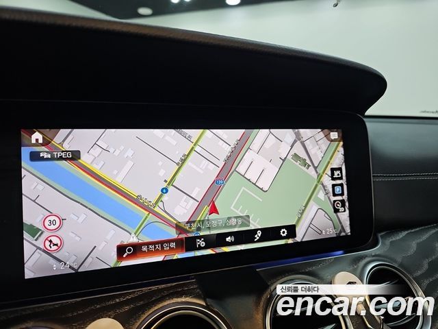 Mercedes-Benz E-Class 2022 — photo 14