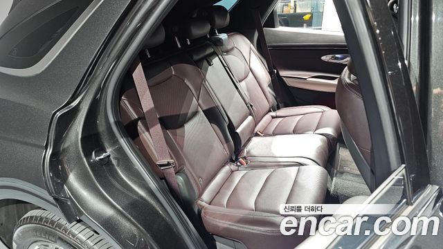 Genesis GV70 2023 — photo 17
