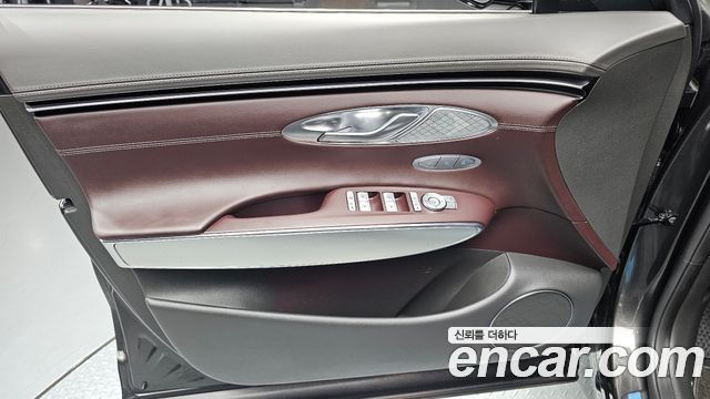 Genesis GV70 2023 — photo 14