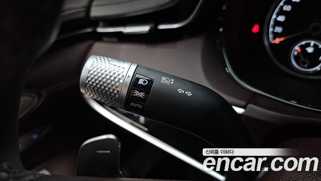 Genesis GV70 2023 — photo 33
