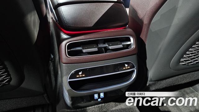 Genesis GV70 2023 — photo 35