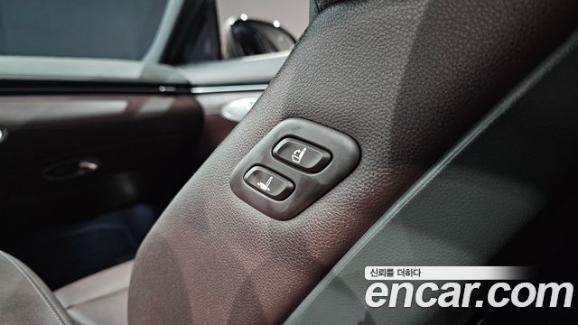 Genesis GV70 2023 — photo 36