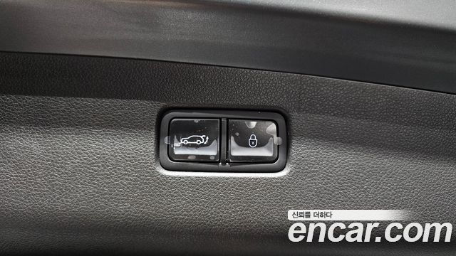 Genesis GV70 2023 — photo 38