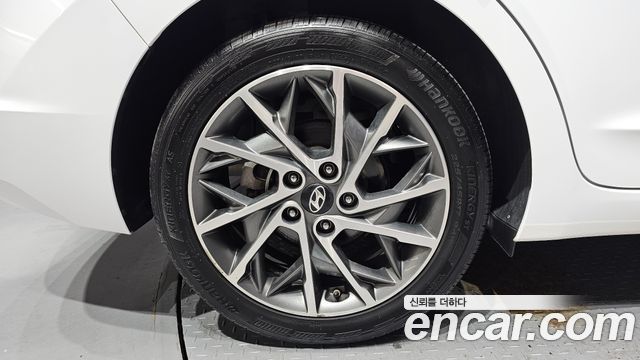 Hyundai AVANTE 2019 — photo 5