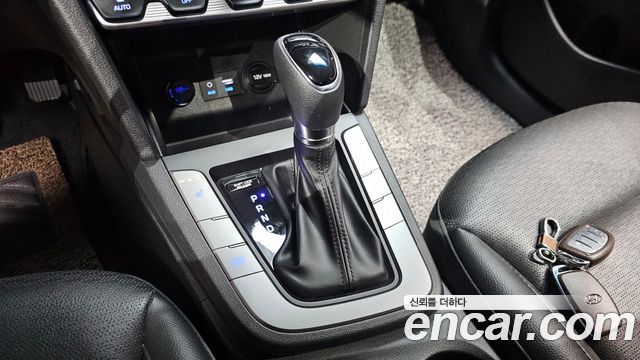 Hyundai AVANTE 2019 — photo 12