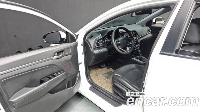 Hyundai AVANTE 2019 — photo 13