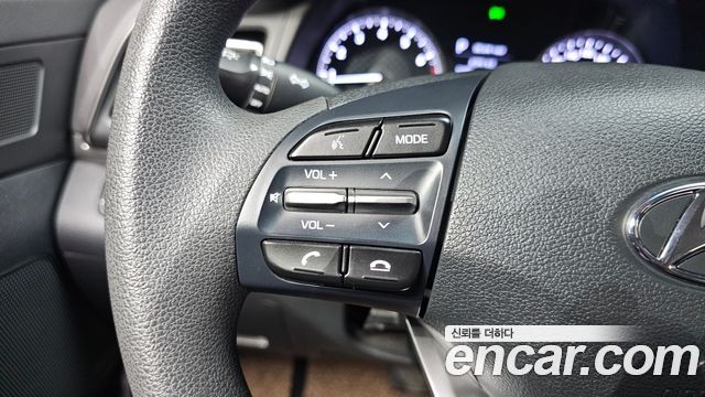 Hyundai AVANTE 2019 — photo 26