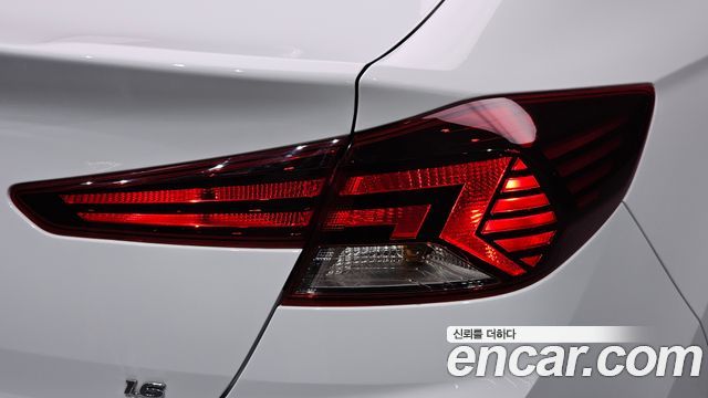 Hyundai AVANTE 2019 — photo 9