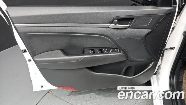 Hyundai AVANTE 2019 — photo 14
