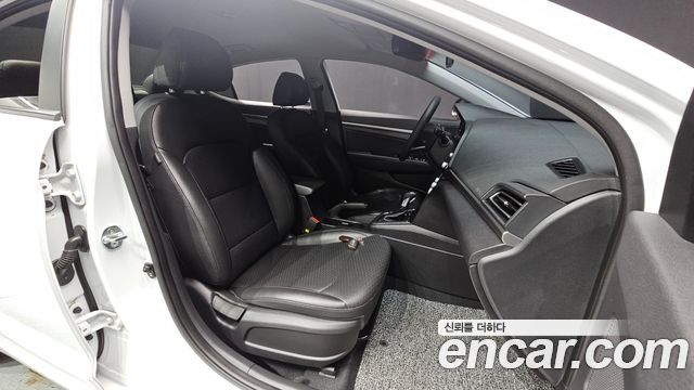 Hyundai AVANTE 2019 — photo 16