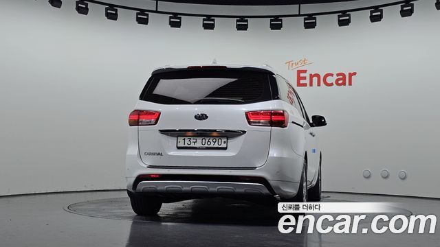 Kia Canival 2016 — photo 4