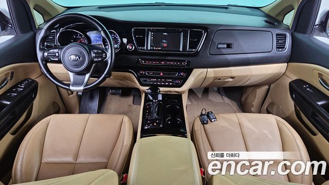 Kia Canival 2016 — photo 10