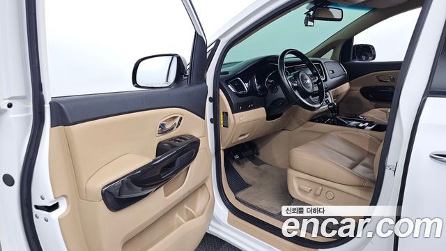 Kia Canival 2016 — photo 13