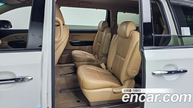 Kia Canival 2016 — photo 17