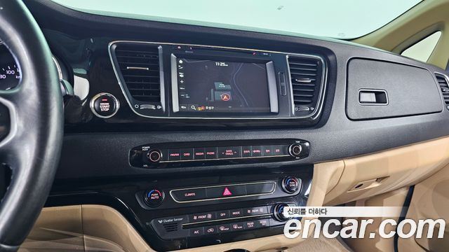 Kia Canival 2016 — photo 18