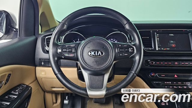 Kia Canival 2016 — photo 19