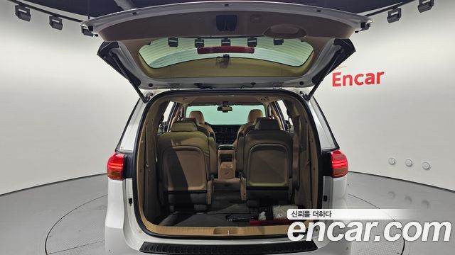 Kia Canival 2016 — photo 23