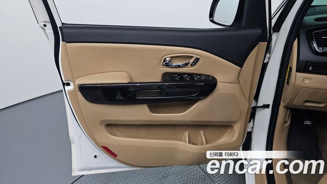 Kia Canival 2016 — photo 14