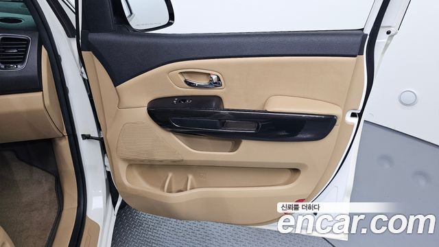 Kia Canival 2016 — photo 15