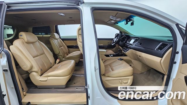 Kia Canival 2016 — photo 16
