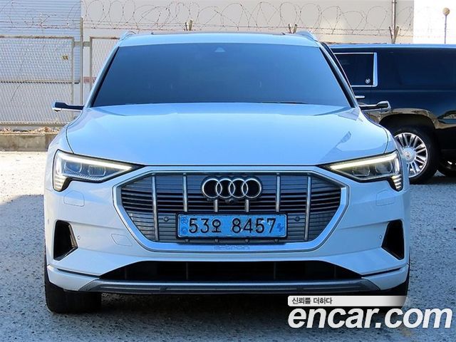 Audi e-tron 2021 — photo 2
