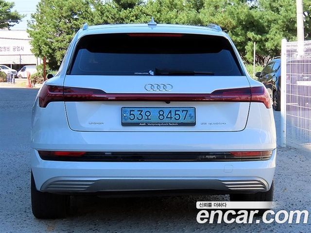 Audi e-tron 2021 — photo 4