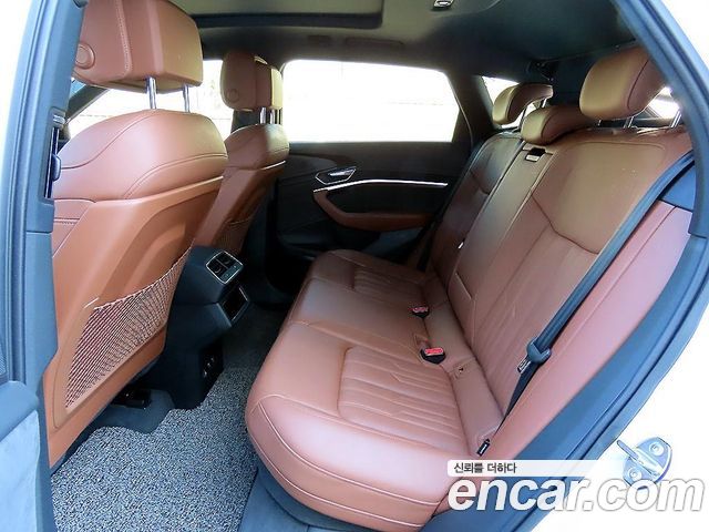 Audi e-tron 2021 — photo 6