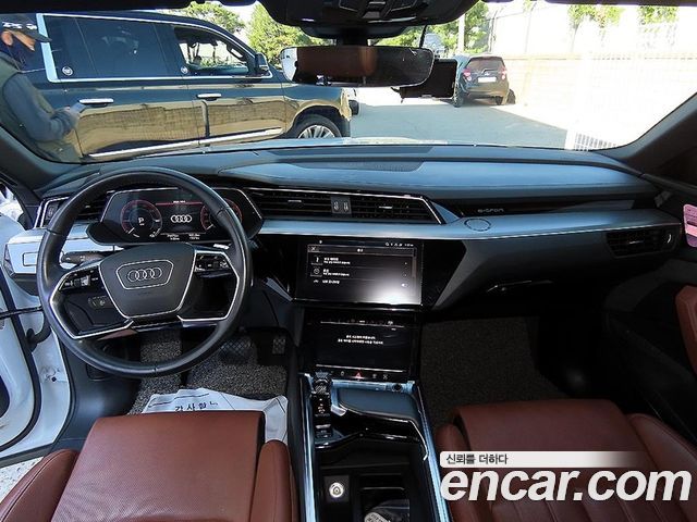 Audi e-tron 2021 — photo 7