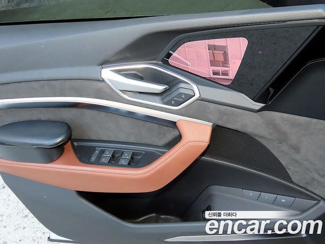 Audi e-tron 2021 — photo 12