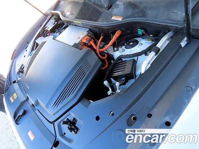 Audi e-tron 2021 — photo 19