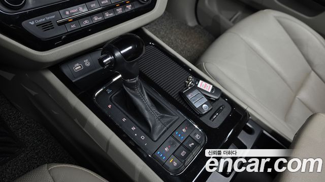 Kia Canival 2016 — photo 12