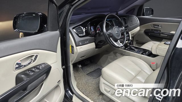 Kia Canival 2016 — photo 13