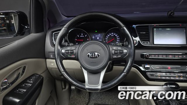 Kia Canival 2016 — photo 18
