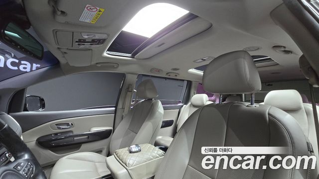 Kia Canival 2016 — photo 25