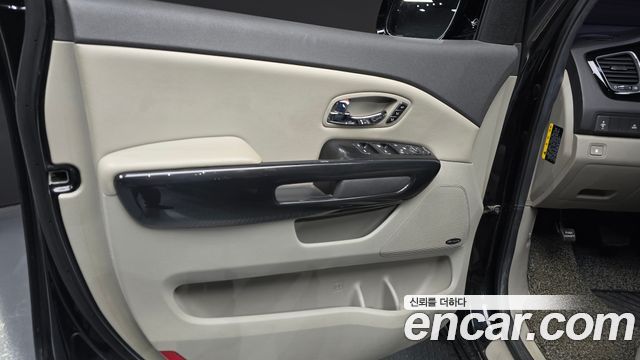 Kia Canival 2016 — photo 14
