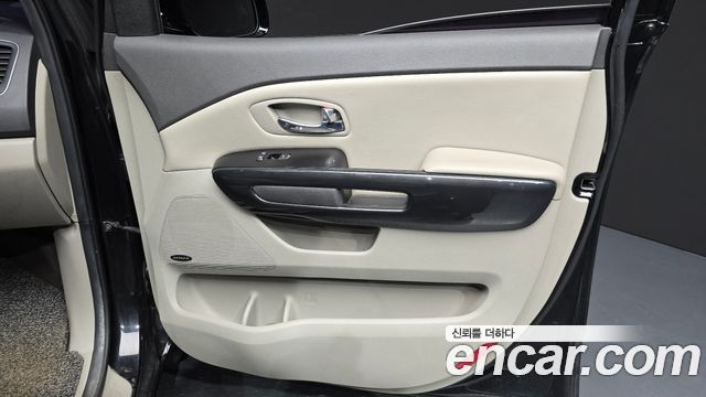 Kia Canival 2016 — photo 15