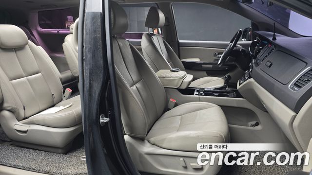 Kia Canival 2016 — photo 16