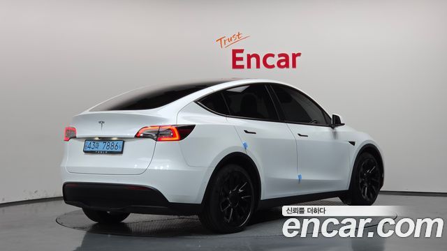 Tesla Model Y 2022 — photo 2