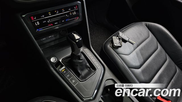 Volkswagen Tiguan 2022 — photo 12