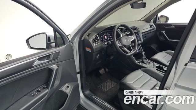 Volkswagen Tiguan 2022 — photo 13