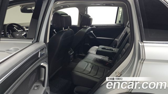 Volkswagen Tiguan 2022 — photo 17