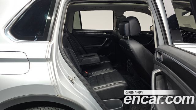 Volkswagen Tiguan 2022 — photo 18