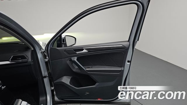 Volkswagen Tiguan 2022 — photo 14