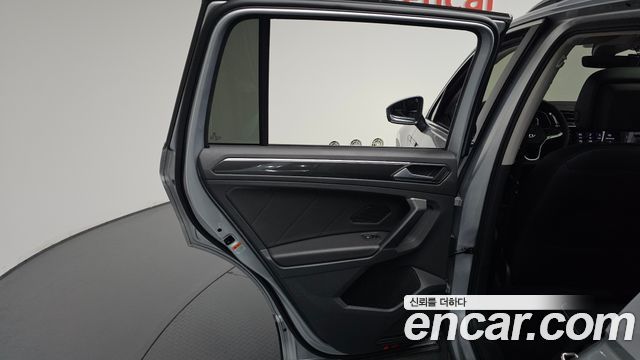 Volkswagen Tiguan 2022 — photo 15
