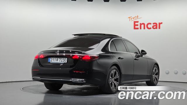 Mercedes-Benz E-Class 2024 — photo 2