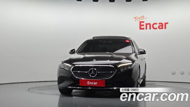 Mercedes-Benz E-Class 2024 — photo 3