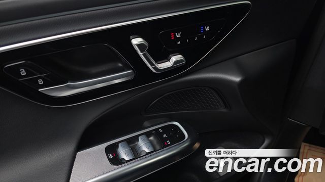 Mercedes-Benz E-Class 2024 — photo 12