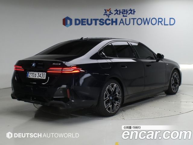 BMW 5-Series 2025 — photo 2